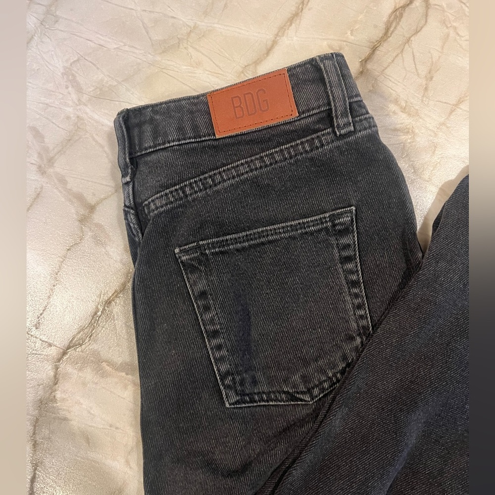 Black High-Waisted Mom Jeans - Picture 5 of 8